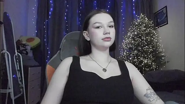 Emmy m00n online show from 12-19-24, 02:34