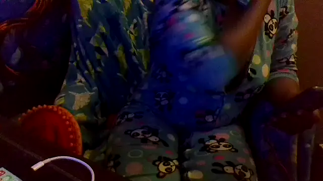 EbonyFetishQueen online show from 01-14-26, 04:40