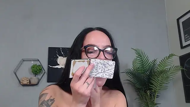 Snapshot of IzabelllNoir chatting on 04-30-26, 05:47 IzabelllNoir online show from 04-30-26, 05:47