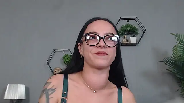 Snapshot of IzabelllNoir chatting on 05-11-26, 02:45 IzabelllNoir online show from 05-11-26, 02:45
