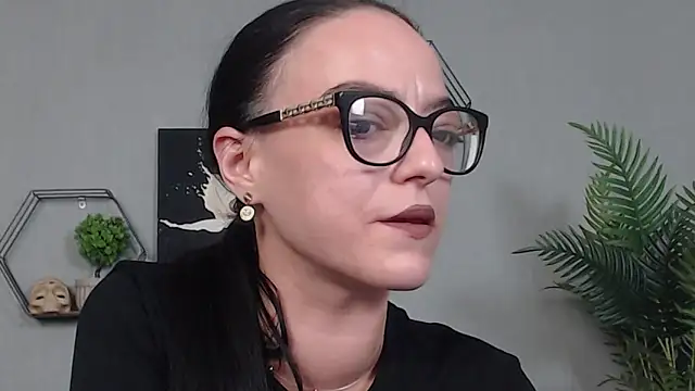 Snapshot of IzabelllNoir chatting on 05-15-26, 06:04 IzabelllNoir online show from 05-15-26, 06:04
