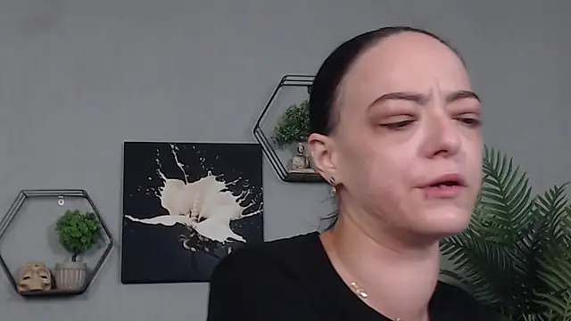 Snapshot of IzabelllNoir chatting on 05-18-26, 09:15 IzabelllNoir online show from 05-18-26, 09:15