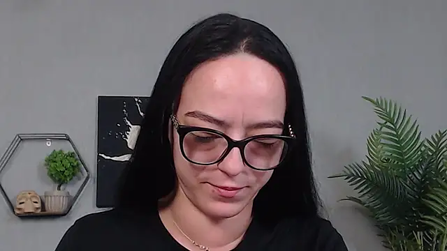 Snapshot of IzabelllNoir chatting on 05-23-26, 04:50 IzabelllNoir online show from 05-23-26, 04:50