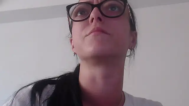 Snapshot of IzabelllNoir chatting on 05-30-26, 12:02 IzabelllNoir online show from 05-30-26, 12:02