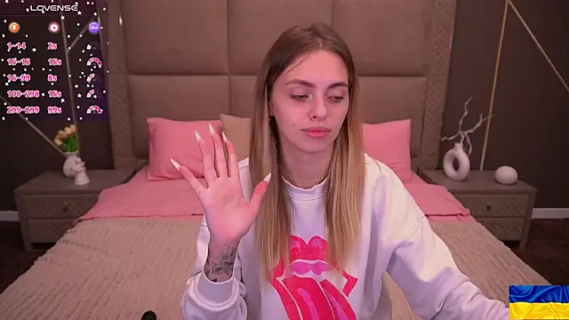 ChloeBrightt online show from 10-24-25, 08:16