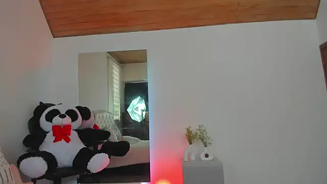 Snapshot of AtheneaRossi chatting on 03-03-25, 07:39 AtheneaRossi online show from 03-03-25, 07:39