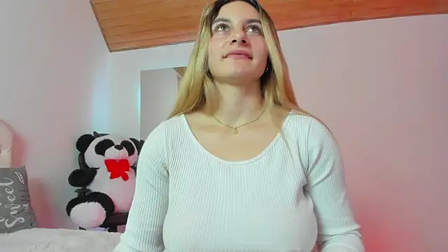 Snapshot of AtheneaRossi chatting on 03-12-25, 11:12 AtheneaRossi online show from 03-12-25, 11:12