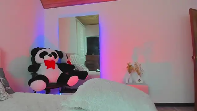 Snapshot of AtheneaRossi chatting on 03-21-25, 10:39 AtheneaRossi online show from 03-21-25, 10:39