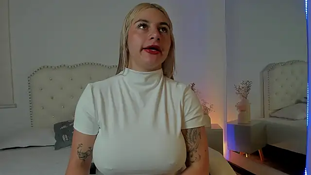 Snapshot of AtheneaRossi chatting on 10-03-25, 07:00 AtheneaRossi online show from 10-03-25, 07:00