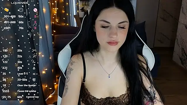 Mary   Moore online show from 02-04-25, 06:57