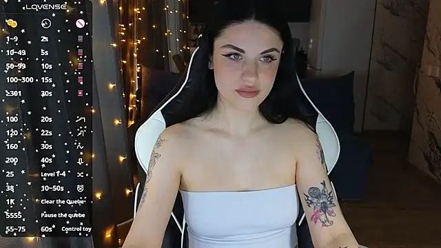 Mary   Moore online show from 03-04-25, 01:55