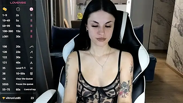 Mary   Moore online show from 10-10-25, 08:57