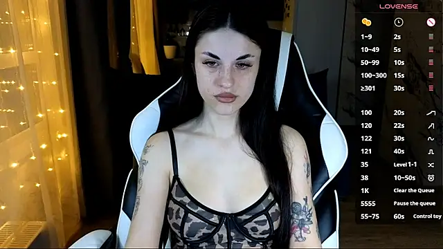 Mary   Moore online show from 11-22-25, 11:48