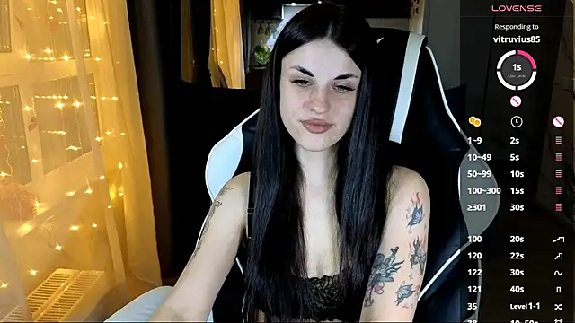 Mary   Moore online show from 11-23-25, 01:00