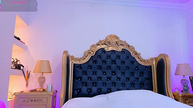 AdelinaVans online show from 10-29-25, 11:23