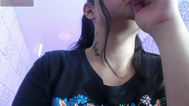 Snapshot of vitoria23_ chatting on 03-13-25, 02:23 vitoria23 online show from 03-13-25, 02:23