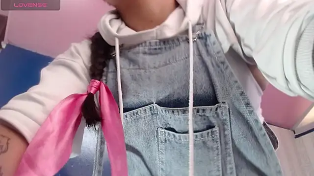 Snapshot of vitoria23_ chatting on 12-05-25, 02:14 vitoria23 online show from 12-05-25, 02:14