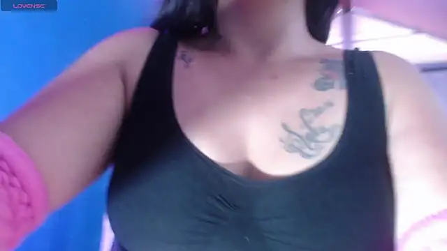 Snapshot of vitoria23_ chatting on 04-27-26, 01:31 vitoria23 online show from 04-27-26, 01:31