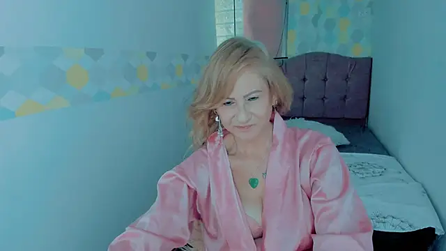 ScarletHoot  online show from 12-30-24, 02:51