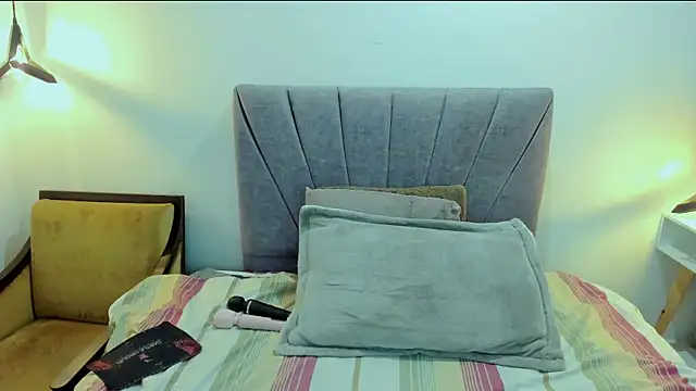 Snapshot of ScarletHoot_ chatting on 07-17-26, 11:39 ScarletHoot online show from 07-17-26, 11:39