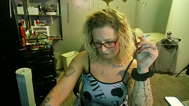 Lisalovely6981 online show from 02-15-25, 11:03