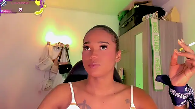 naomy  xx online show from 05-27-26, 11:13