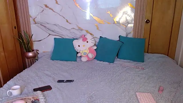 kittycatw online show from 04-23-26, 01:18