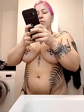 divine eve online show from 10-19-25, 02:29