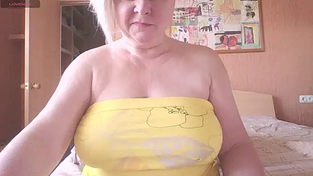 Snapshot of mira_robinsonnn chatting on 04-24-26, 02:47 mira robinsonnn online show from 04-24-26, 02:47