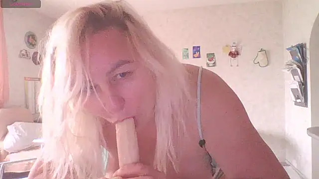 Snapshot of mira_robinsonnn chatting on 05-12-26, 05:15 mira robinsonnn online show from 05-12-26, 05:15