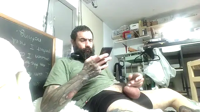 Snapshot of AceSpinning_DJ chatting on 10-14-25, 11:55 AceSpinning DJ online show from 10-14-25, 11:55