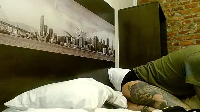 Snapshot of AceSpinning_DJ chatting on 01-12-26, 04:01 AceSpinning DJ online show from 01-12-26, 04:01