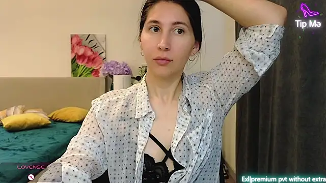 Snapshot of marrycolins chatting on 05-30-26, 03:03 marrycolins online show from 05-30-26, 03:03