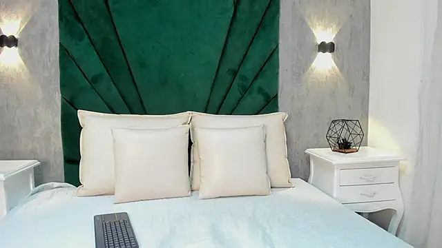 Annie Watson  online show from 12-24-24, 06:39