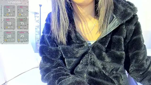 Snapshot of Mikeyla-Russo chatting on 02-12-25, 09:11 Mikeyla-Russo online show from 02-12-25, 09:11