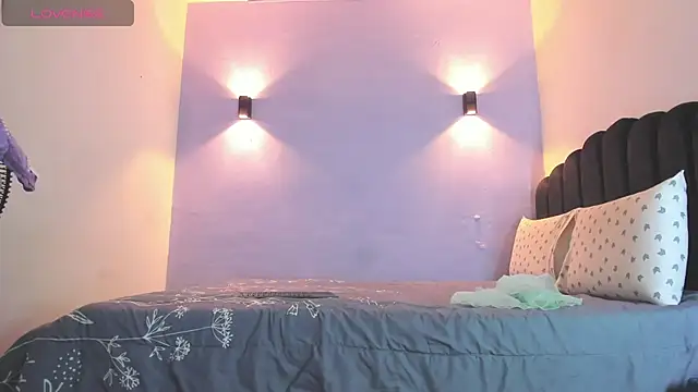 Snapshot of Sofia_Clauss_ chatting on 03-19-25, 04:14 Sofia Clauss online show from 03-19-25, 04:14