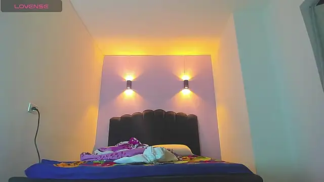 Snapshot of Sofia_Clauss_ chatting on 09-16-25, 03:40 Sofia Clauss online show from 09-16-25, 03:40