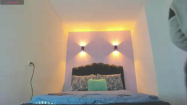 Snapshot of Sofia_Clauss_ chatting on 10-12-25, 04:11 Sofia Clauss online show from 10-12-25, 04:11