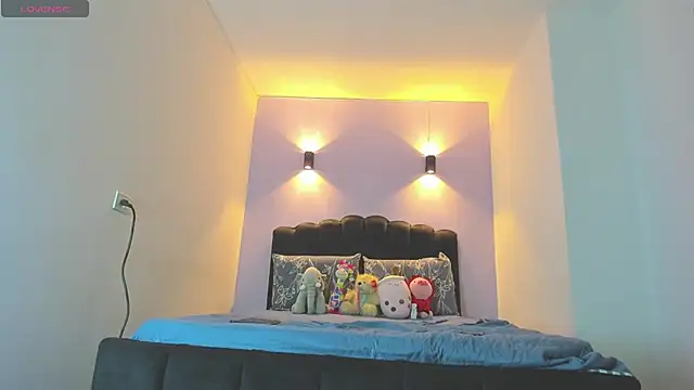 Snapshot of Sofia_Clauss_ chatting on 10-17-25, 08:28 Sofia Clauss online show from 10-17-25, 08:28