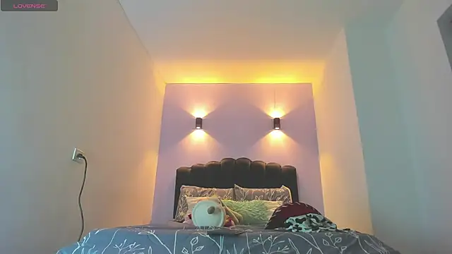 Snapshot of Sofia_Clauss_ chatting on 11-02-25, 02:47 Sofia Clauss online show from 11-02-25, 02:47