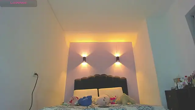 Sofia Clauss  online show from 04-12-26, 04:50