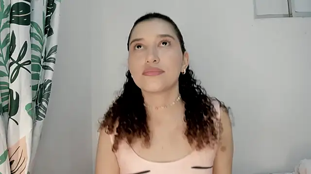 Snapshot of gabriela_duarte1 chatting on 06-06-26, 01:00 gabriela duarte1 online show from 06-06-26, 01:00