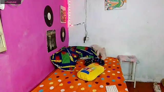 sensitive brunette online show from 01-04-25, 10:13