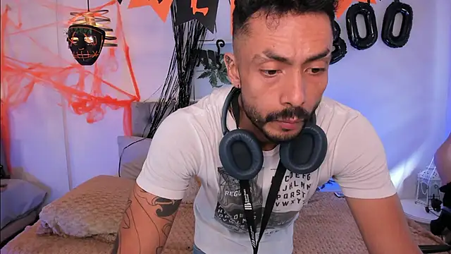 Tom cooper  online show from 10-18-25, 12:50