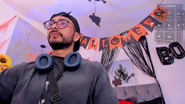 Tom cooper  online show from 10-31-25, 12:28