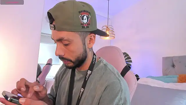 Tom cooper  online show from 12-20-25, 01:07