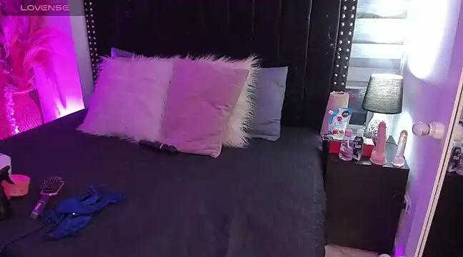 Snapshot of Sofiia-Rubb chatting on 02-15-25, 04:25 Sofiia-Rubb online show from 02-15-25, 04:25