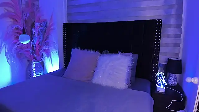 Snapshot of Sofiia-Rubb chatting on 02-17-25, 04:20 Sofiia-Rubb online show from 02-17-25, 04:20