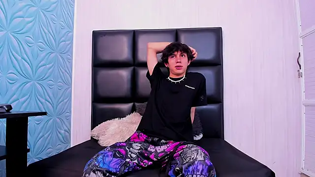 JeanRam18 online show from 02-25-25, 11:52