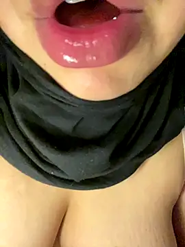 Snapshot of Barbyxhot chatting on 12-16-25, 01:54 Barbyxhot online show from 12-16-25, 01:54